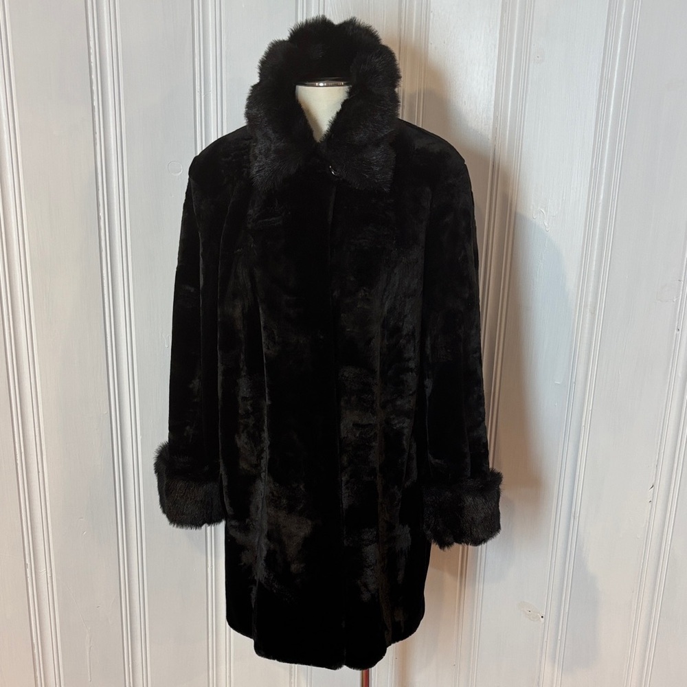 UTEX Luxurious Black Faux Fur Coat – A-Line (Size L)